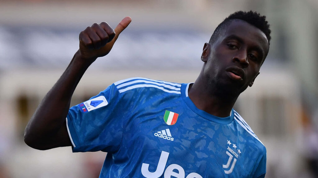 Blaise Matuidi Juventus football player on field giving thumbs up showing sportsmanship wallpaper
