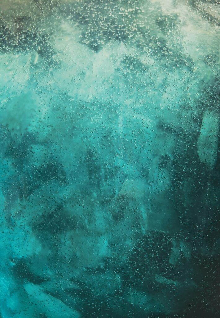 Blue Abstract Wallpaper: Oceanic Texture with Paint Splatters