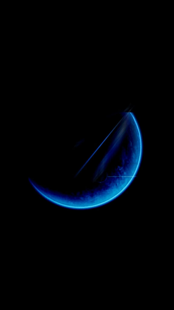 Midnight Jewel: A HD Phone Wallpaper Showcasing a Cerulean Lunar Beauty