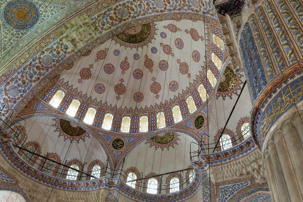 Jewel of Istanbul: A Captivating HD Islamic Background Photo Showcasing the Majestic Sultan Ahmed Mosque Wallpaper