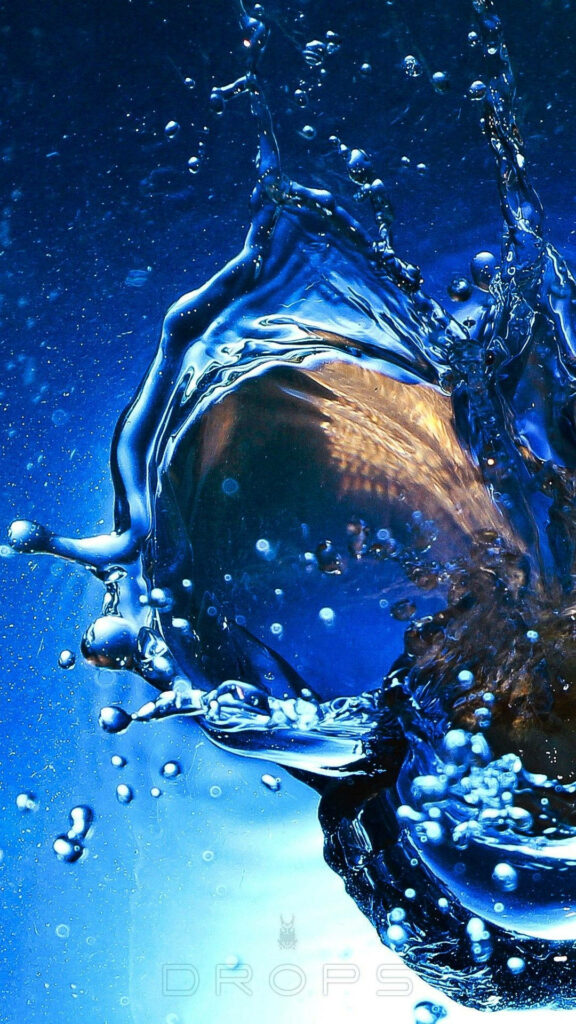 Blue Splash: A Refreshing Smartphone Wallpaper