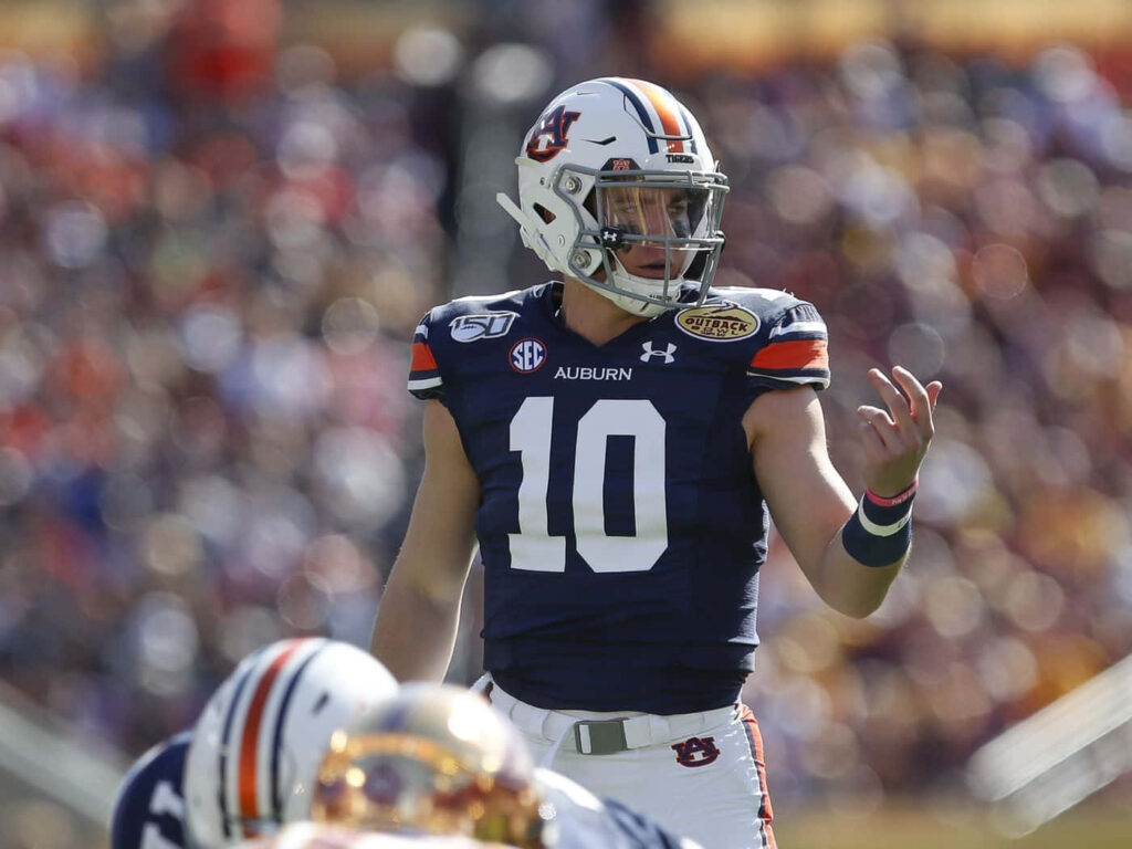 Auburn quarterback Bo Nix wearing number 10 jersey in action during intense football gameplay Wallpaper