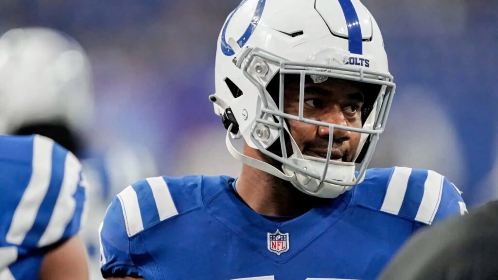 Bobby Okereke in Indianapolis Colts uniform intensely focused during NFL game on field wallpaper
