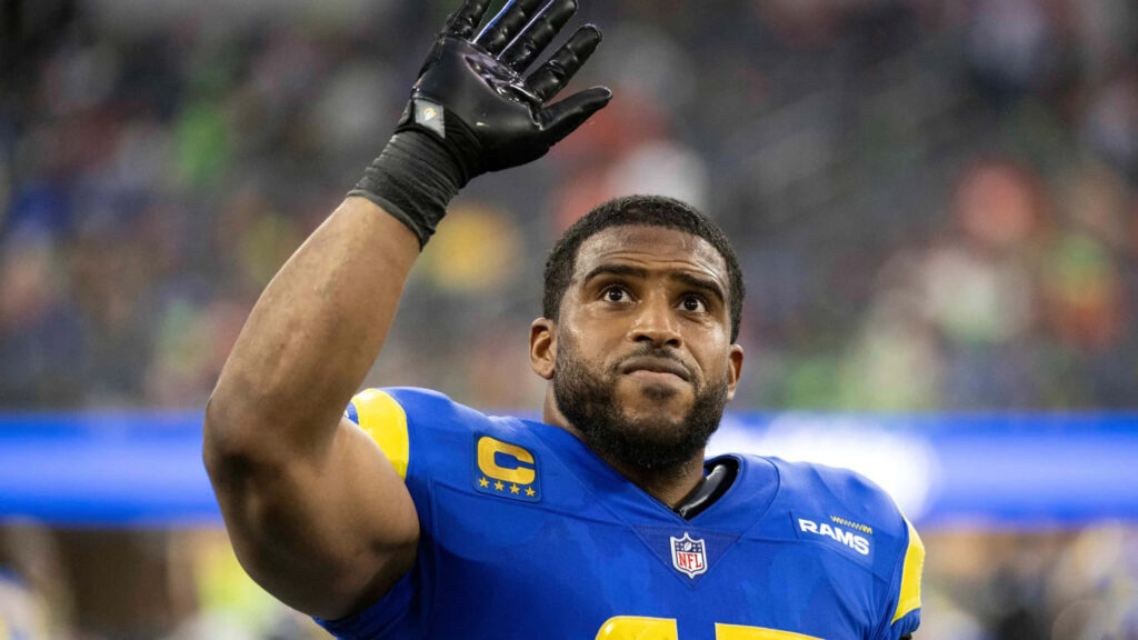 Bobby Wagner Rams linebacker waving to fans dynamic wallpaper showing leadership presence