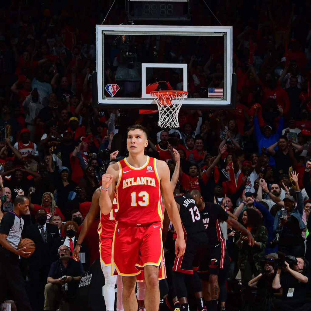 Bogdan Bogdanović Atlanta Hawks on court during intense game with energetic fans background Wallpaper