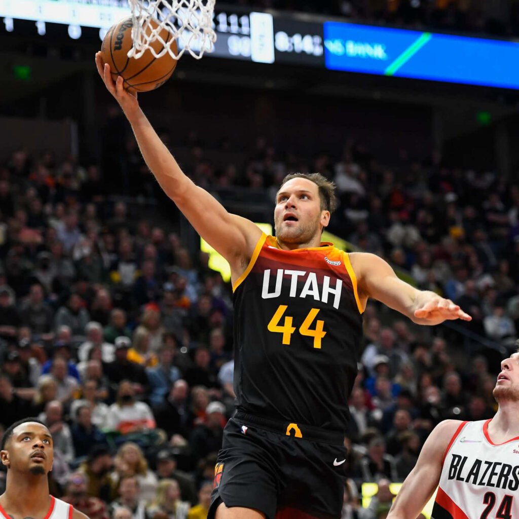 Bojan Bogdanović Utah Jazz dynamic layup NBA game action basketball wallpaper background