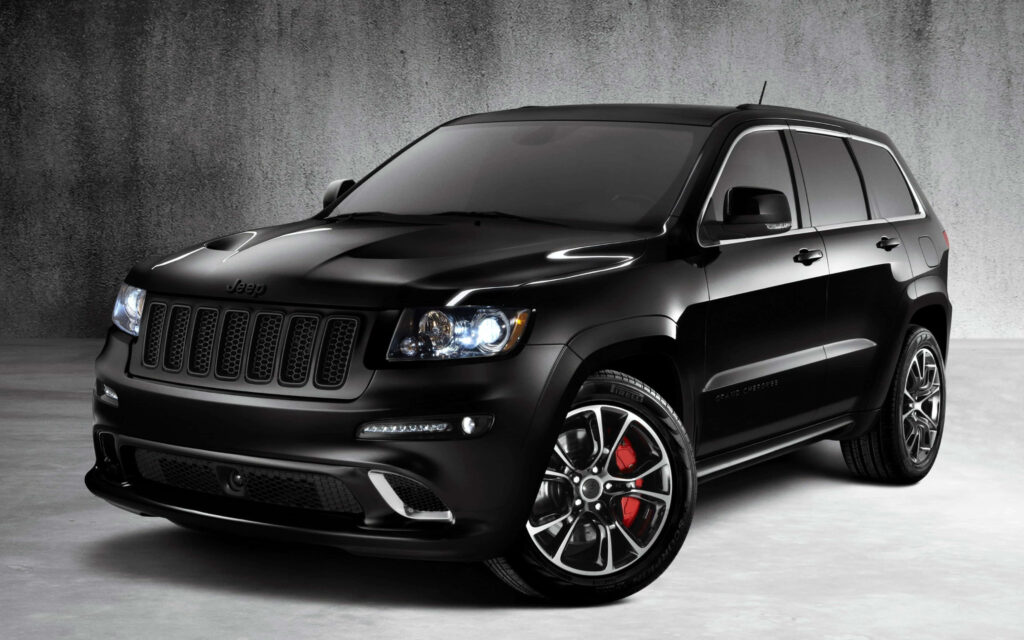 Sleek Black Jeep Grand Cherokee Wallpaper: Bold Design & Performance