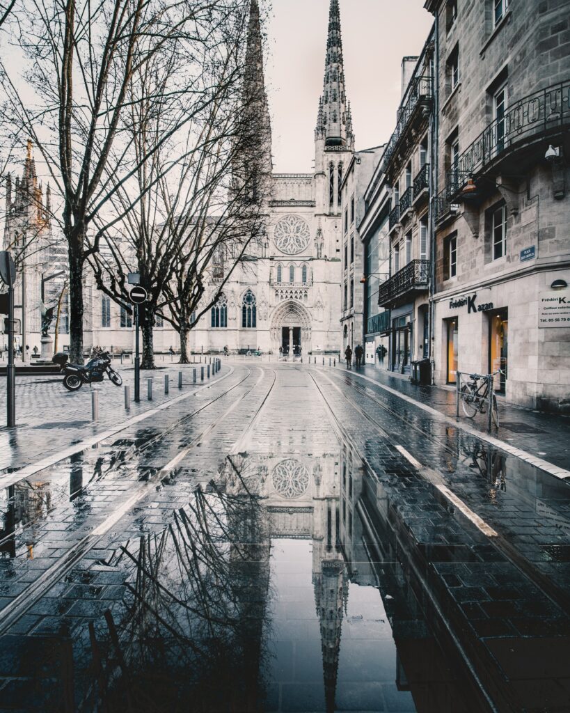 Picturesque Bordeaux Wallpaper: Cathedral & Historic Architecture