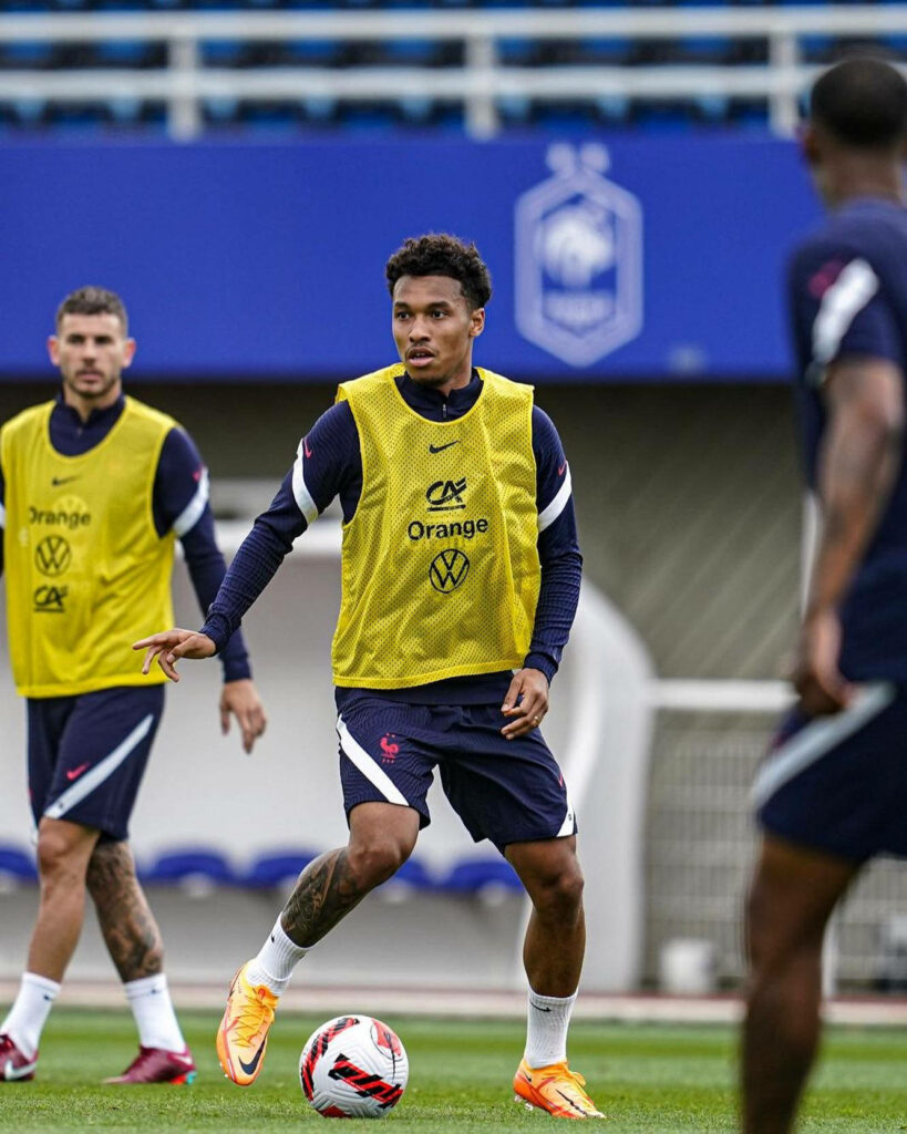 Boubacar Kamara training with French national football team on green field showing teamwork and focus Wallpaper