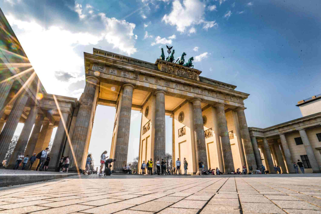 Stunning Brandenburg Gate Wallpaper: Architectural Beauty in Berlin