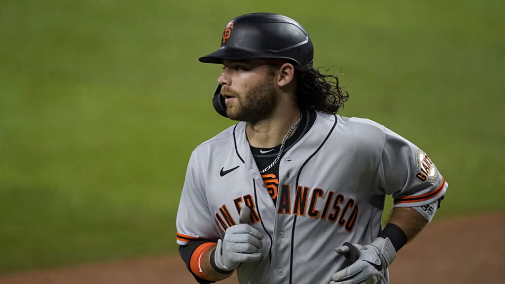 Brandon Crawford running in gray San Francisco Giants uniform during MLB game action wallpaper
