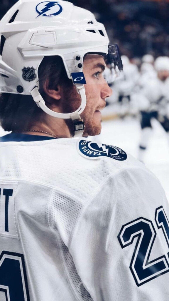 Brayden Point – No. 21 in Action: Focused Lightning Wallpaper