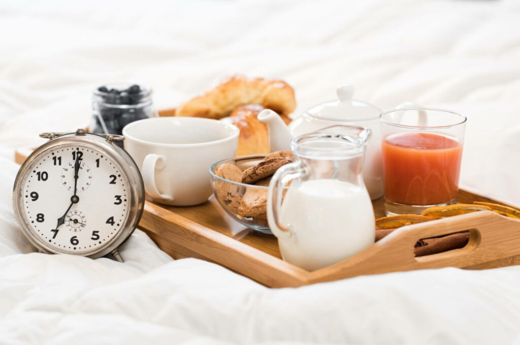 Cosy Morning Delights: A Delicious Breakfast on a Wooden Tray Wallpaper