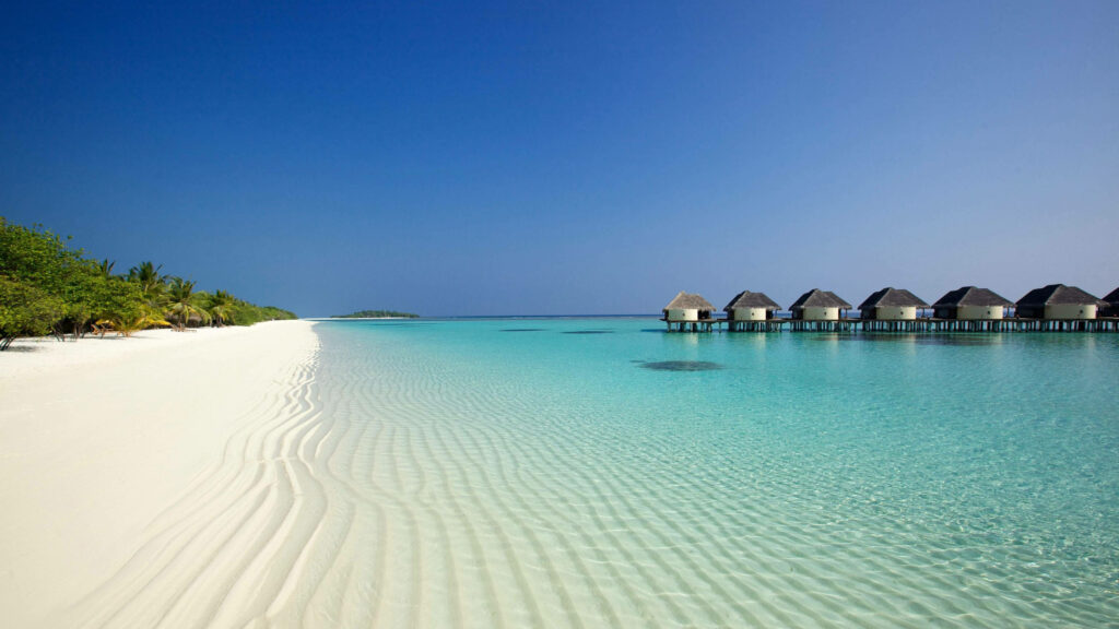 Serene Beach 4K Wallpaper: Turquoise Waters & Tropical Cabanas