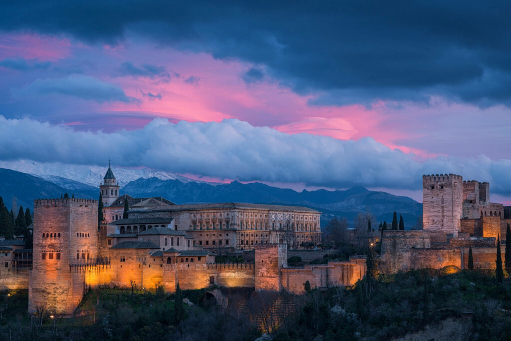 Breathtaking Alhambra View at Sunset - Stunning Wallpaper Background