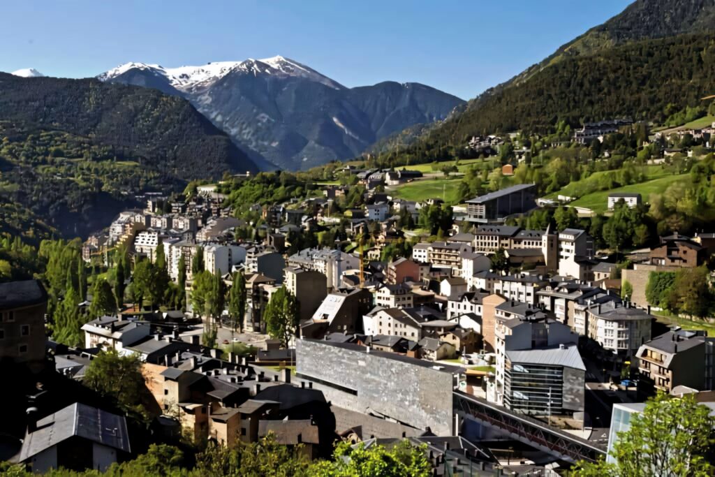Breathtaking Andorra la Vella Wallpaper: Mountains & Lush Greenery