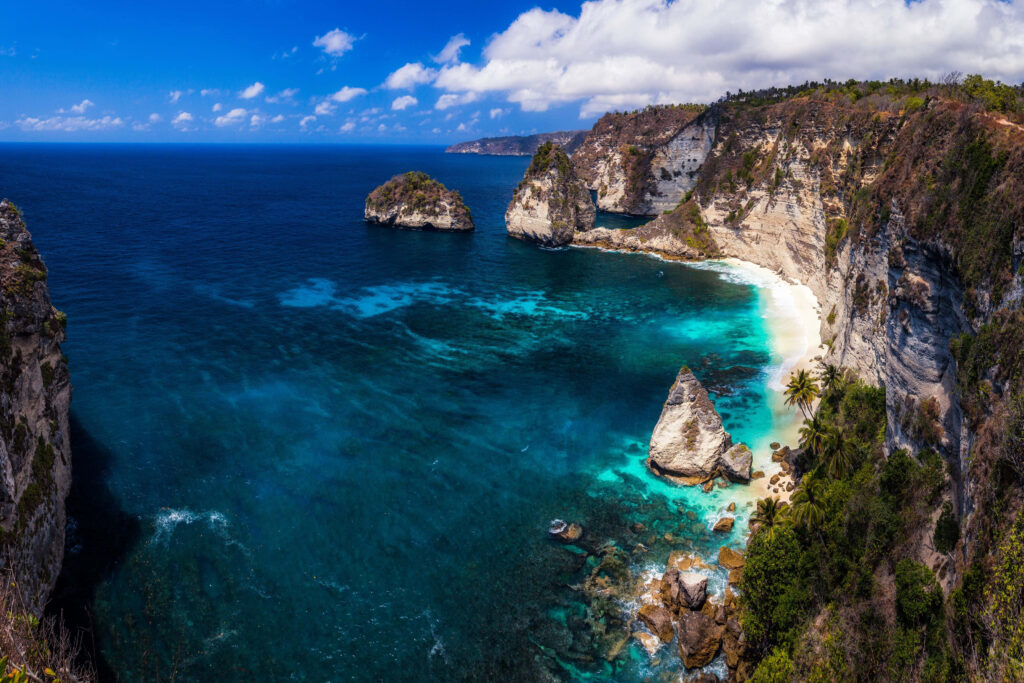 Bali Coastal Cliffs Wallpaper: Azure Waters & Scenic Beach Background