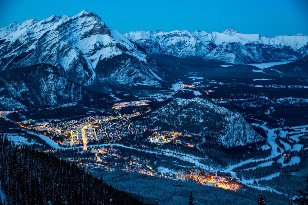 Twilight Banff Wallpaper: Stunning Night View of Snowy Mountains