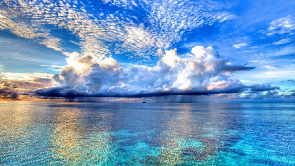 Breathtaking Beach Paradise Wallpaper: Crystal Clear Waters & Sky