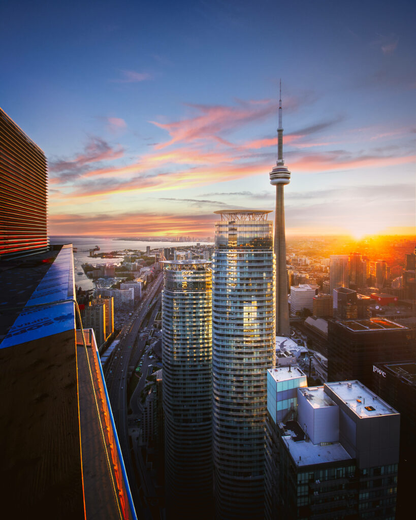 Stunning CN Tower Sunset Wallpaper: Toronto Skyline & Urban Vibes