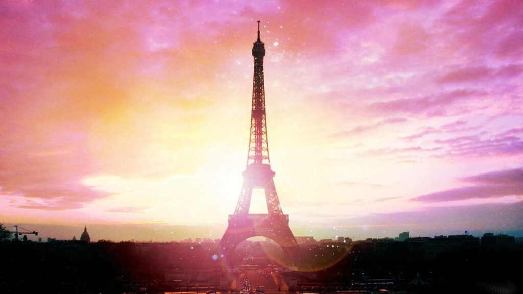 Eiffel Tower Wallpaper: Dreamy Pink & Gold Sunset Background