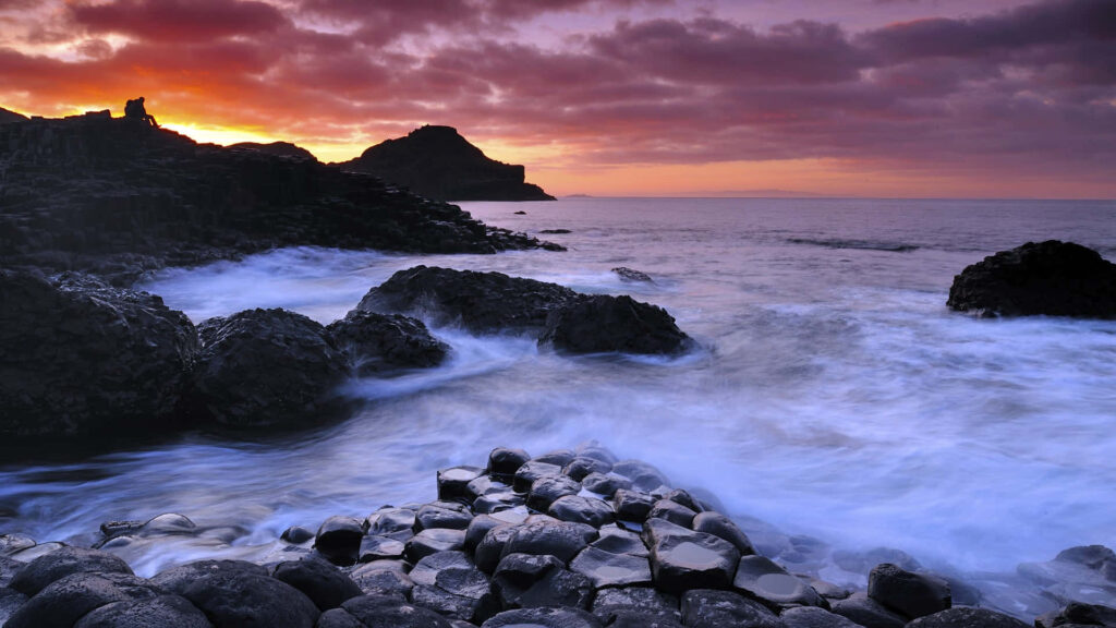 Breathtaking Giant's Causeway Sunset: Iconic Basalt Columns in NI Wallpaper