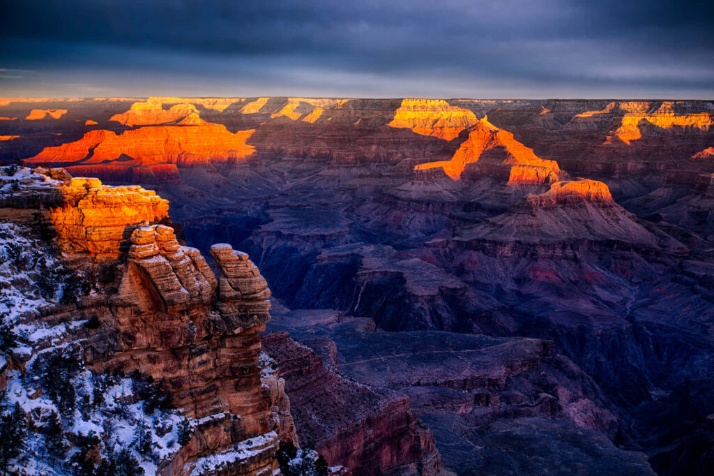 Breathtaking Grand Canyon View: Striking Rock Layers Wallpaper