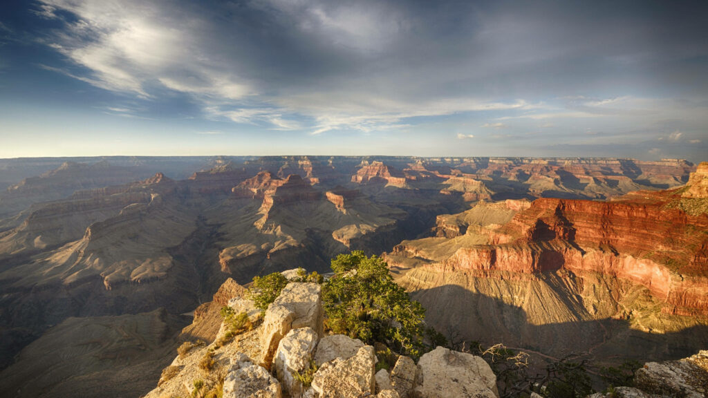 Breathtaking Grand Canyon Vista: Rugged Cliffs & Vibrant Rocks Wallpaper