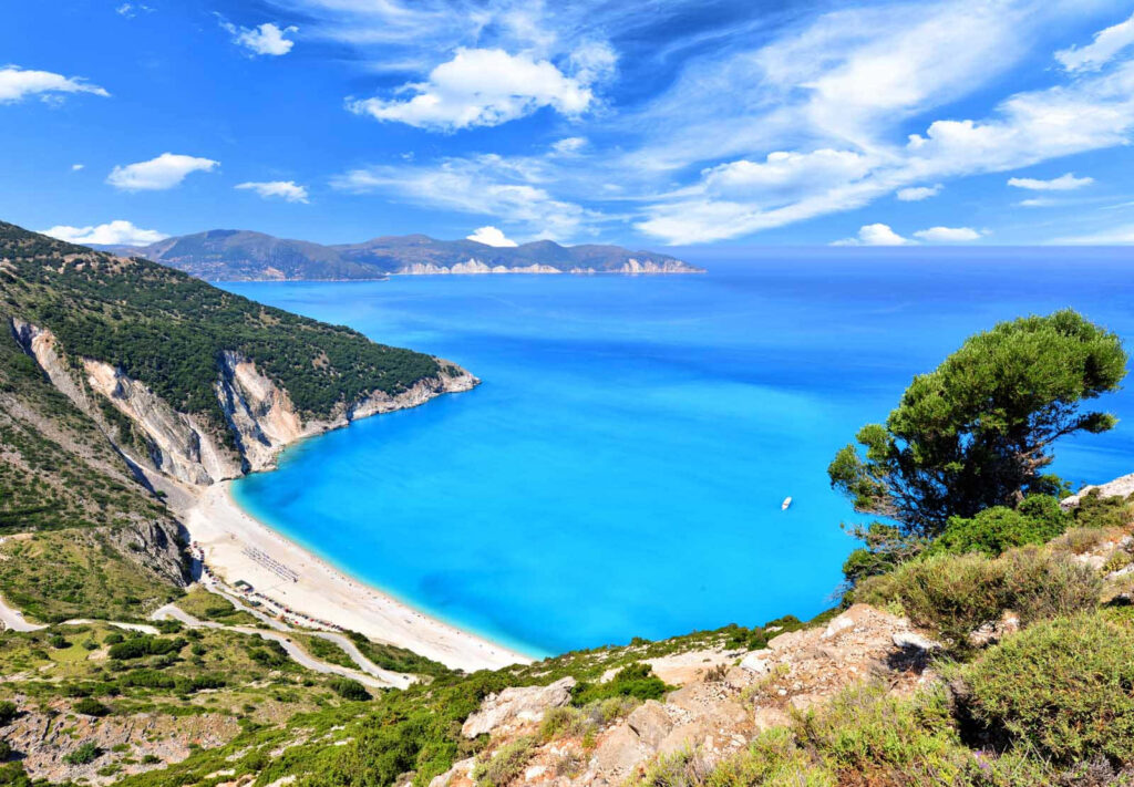 Explore Breathtaking Greek Beach: Turquoise Waters & Golden Sands Wallpaper