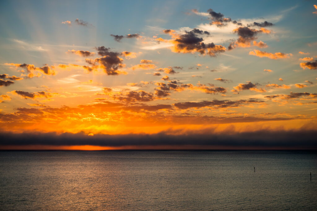Breathtaking Sunset Over Tranquil Sea - HD Wallpaper Background