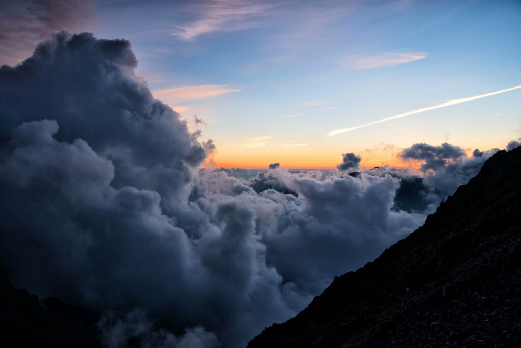 Breathtaking Sunset Sky HD Wallpaper: Vantage Point View Background