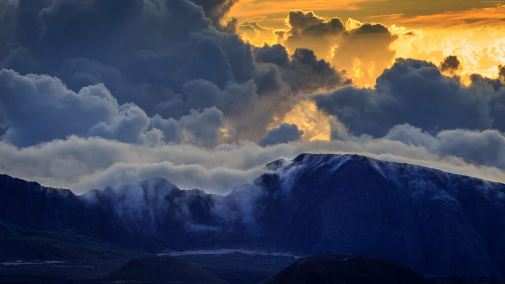 Stunning HD Wallpaper: Dramatic Volcanic Peaks at Sunset