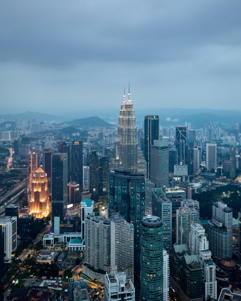 Stunning Kuala Lumpur Evening Wallpaper: Iconic Skyscrapers & Cityscape
