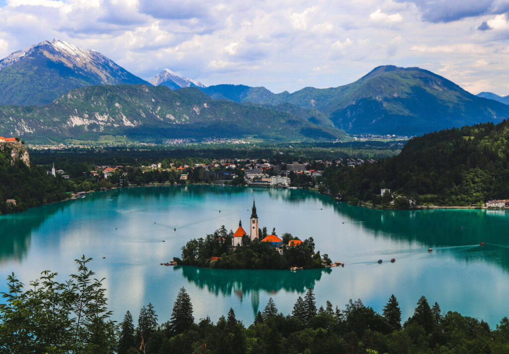 Stunning Lake Bled Panorama: Serene Waters & Bled Island Wallpaper