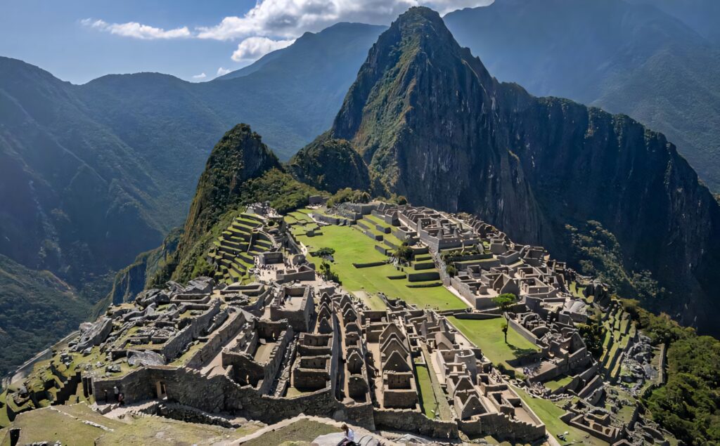 Breathtaking Machu Picchu Wallpaper: Ancient Ruins in Lush Greenery