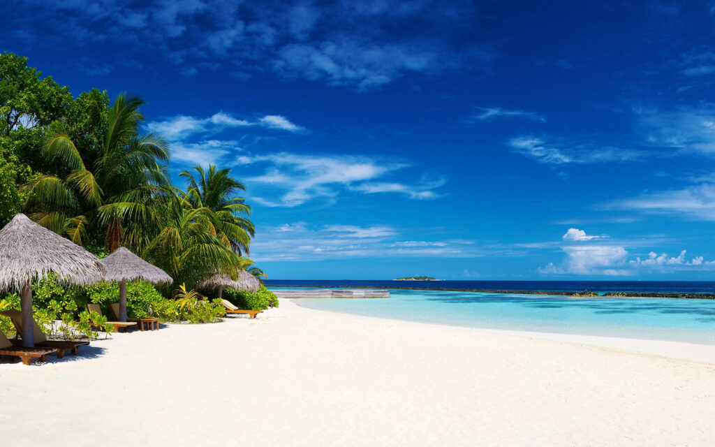 Tropical Maldives Wallpaper: Pristine Sands & Turquoise Waters
