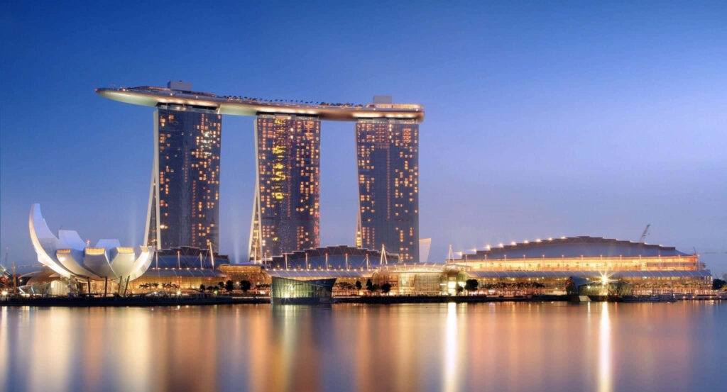 Marina Bay Sands: Iconic Evening View Wallpaper for Tranquil Ambiance