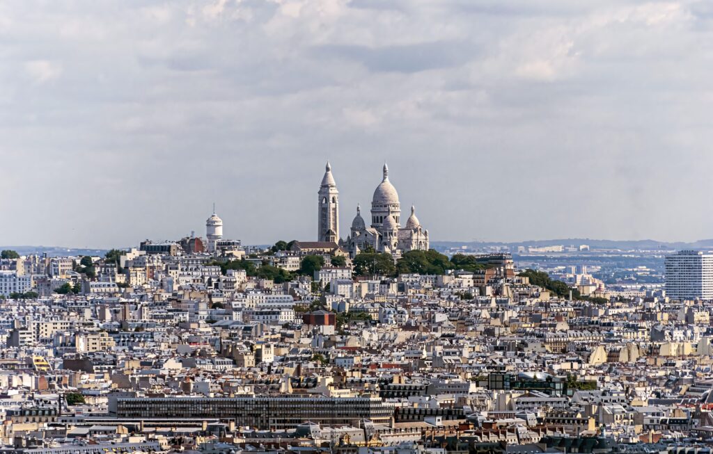 Stunning Montmartre & Sacré-Cœur Basilica Wallpaper - Paris View