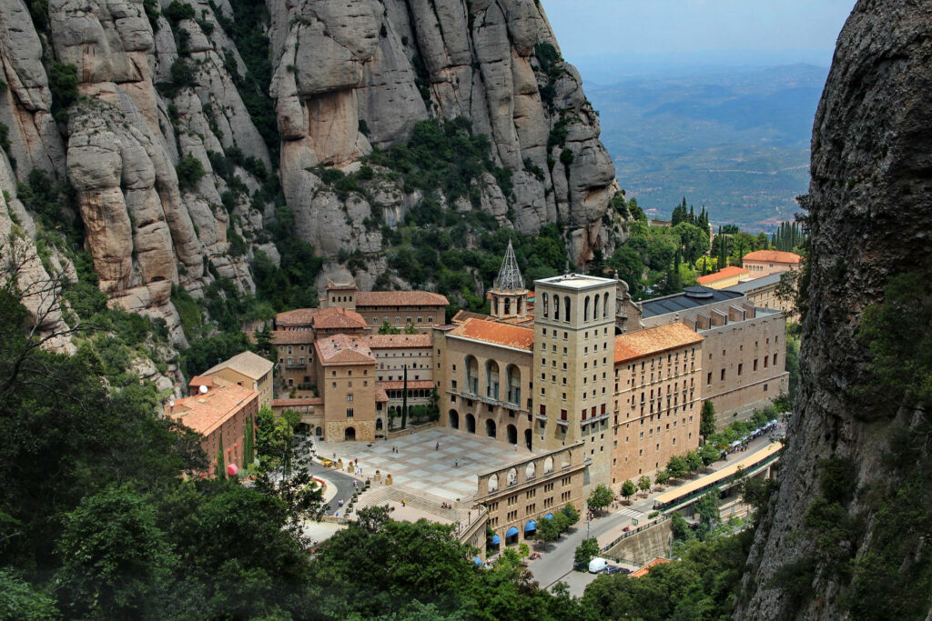 Breathtaking Montserrat Monastery Wallpaper: Cliffs & Cityscape
