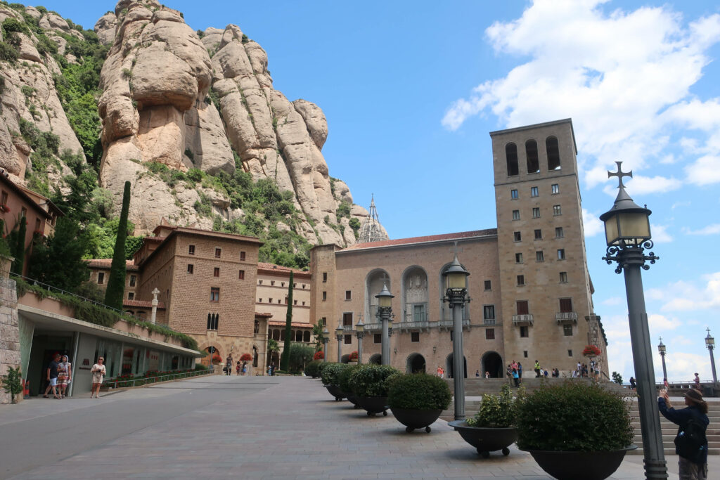 Stunning Montserrat Urban Landscape: Historic Charm & Rugged Mountains Wallpaper