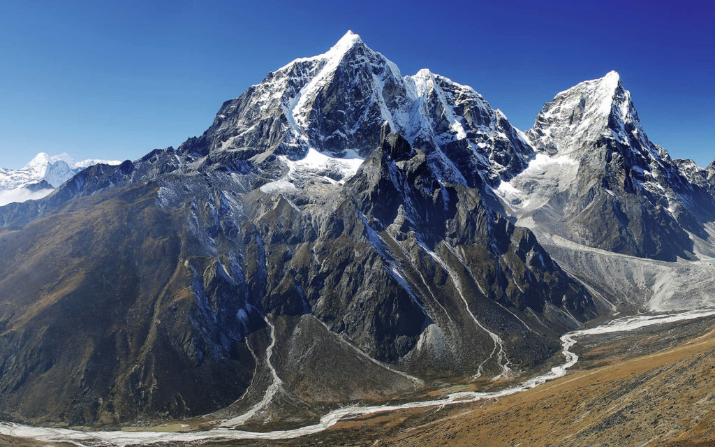 Stunning Mount Everest Landscape Wallpaper: Himalayan Majesty