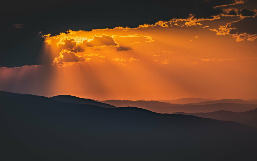 Breathtaking Sunset Over Mountains: HD Wallpaper Background