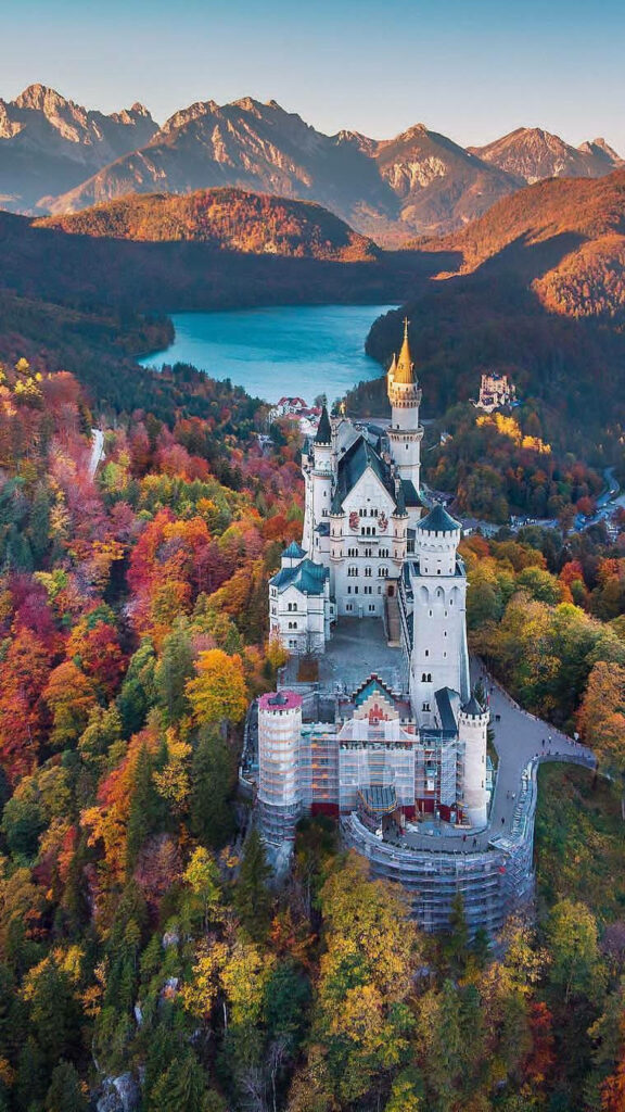 Autumn Neuschwanstein Castle Wallpaper: Stunning Lake & Mountain View
