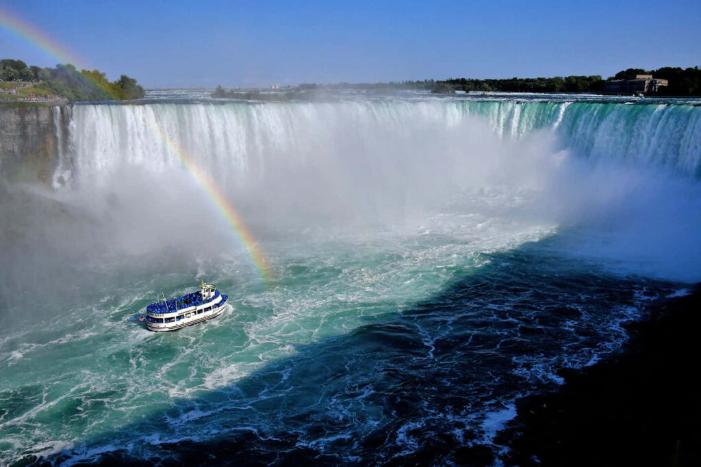 Breathtaking Niagara Falls Wallpaper: Cascading Waters & Vibrant Rainbow