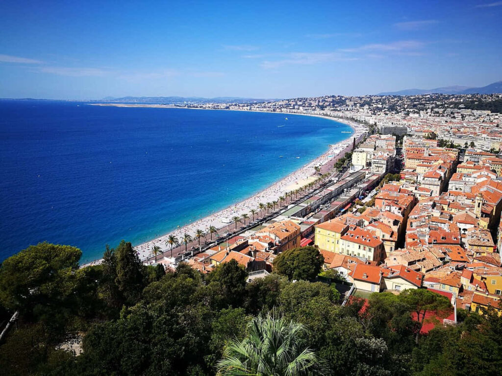 Breathtaking Nice Seascape: Vibrant Blue Waters & Charming Backdrop Wallpaper