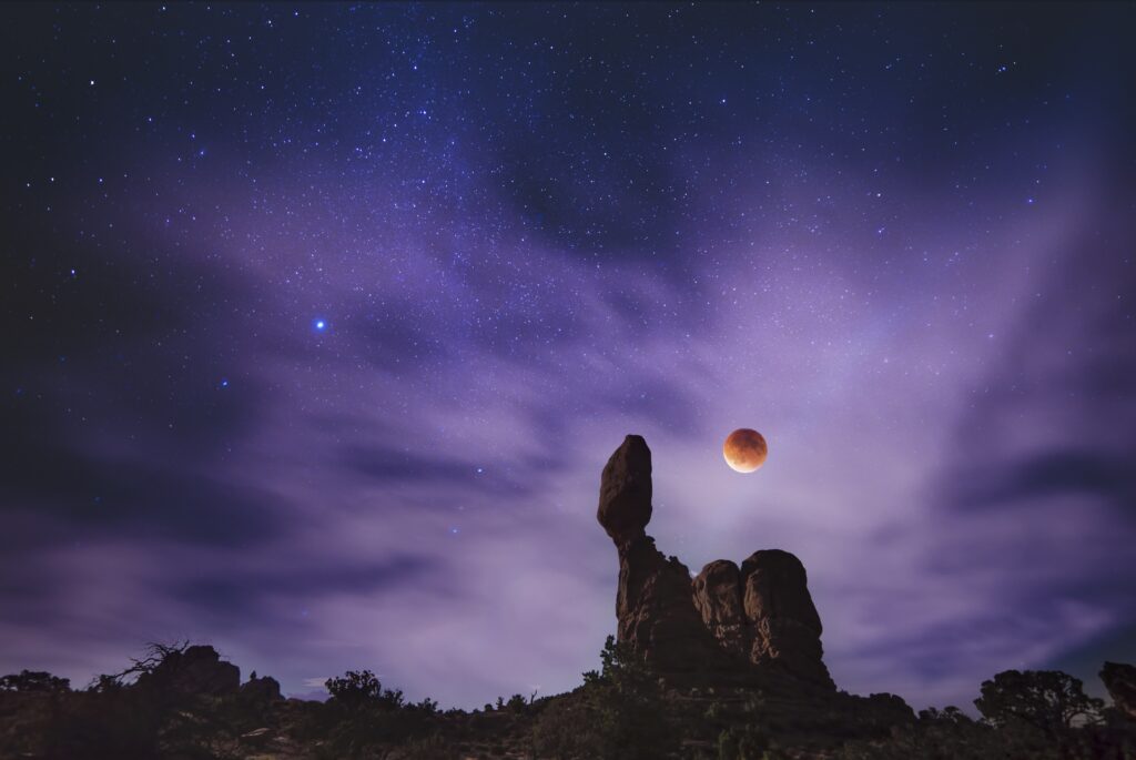 Breathtaking Night Sky Wallpaper: Stars, Planet & Silhouetted Rocks