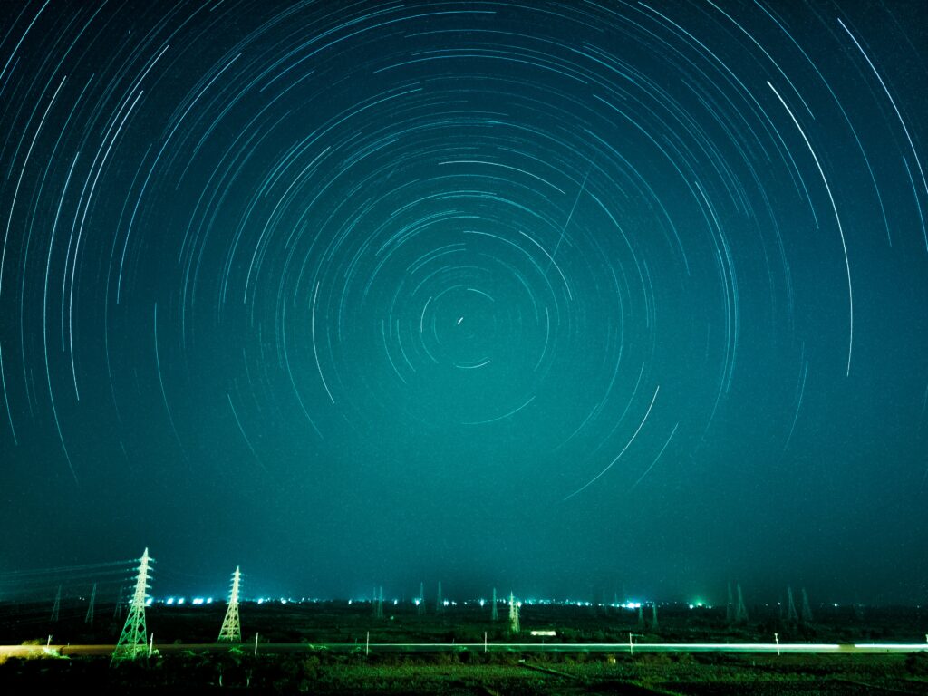 Breathtaking Night Sky Wallpaper: Star Trails & Polarization Effect
