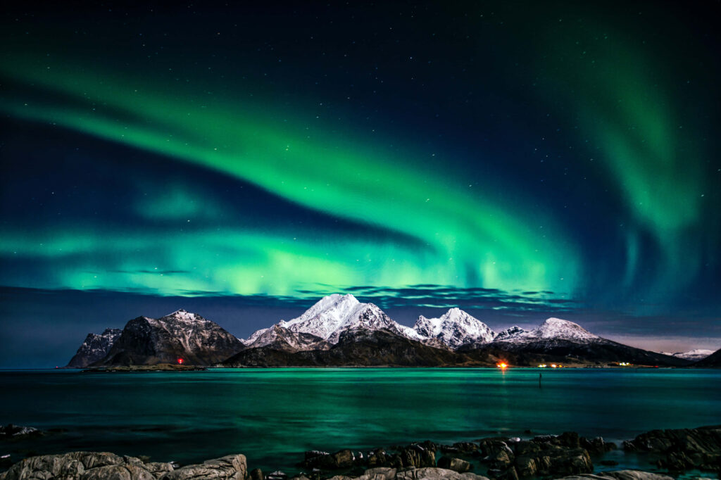 Stunning Northern Lights Wallpaper over Snowy Mountains & Serene Water