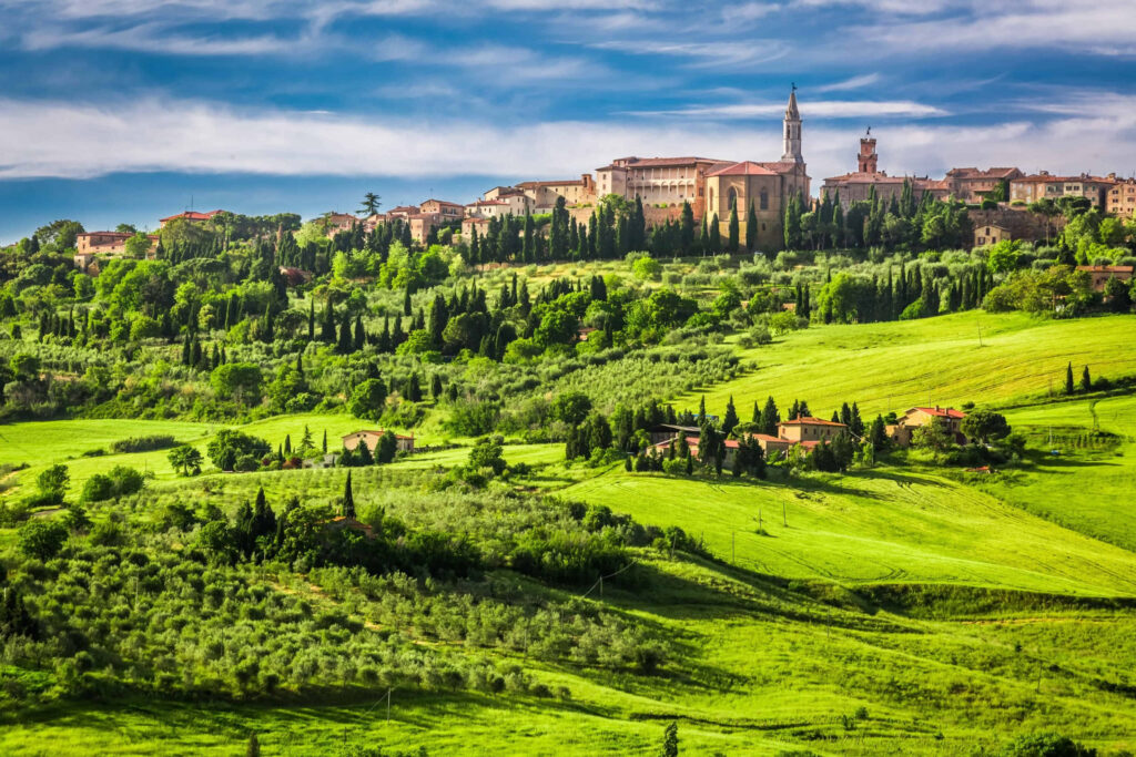 Stunning Pienza Landscape Wallpaper: Rolling Hills & Charming Views