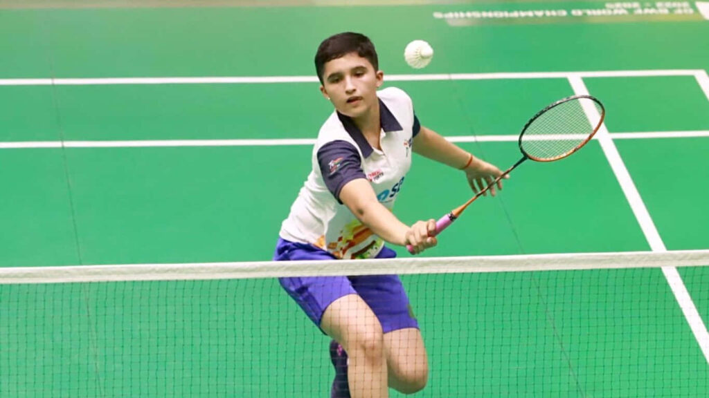 The Perfect Smash: A Legendary Shot Unleashed by a Badminton Icon Wallpaper